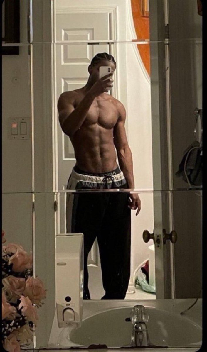 wpqsv's tweet photo. Any Arab girl wants BBC? https://t.co/y626BM9PCo