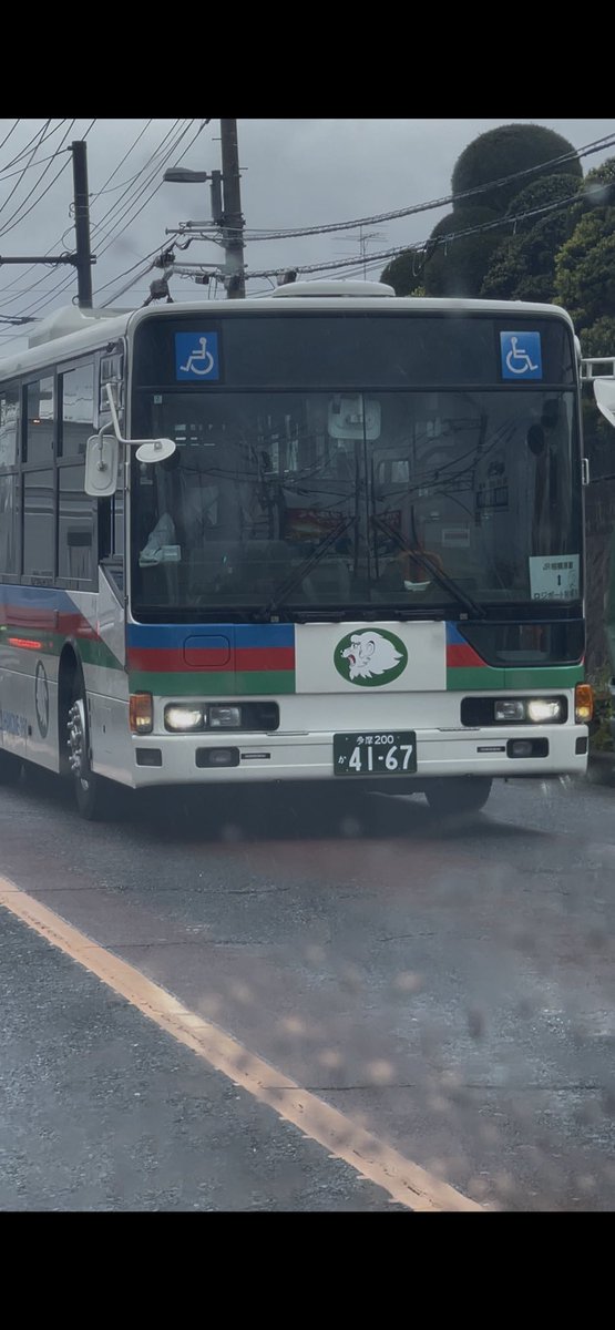 Atom339107's tweet photo. ロジポートの中を多摩ナンバーの伊豆箱根が走ってた🚌
今月から❓ https://t.co/BMk0Qk0hhy