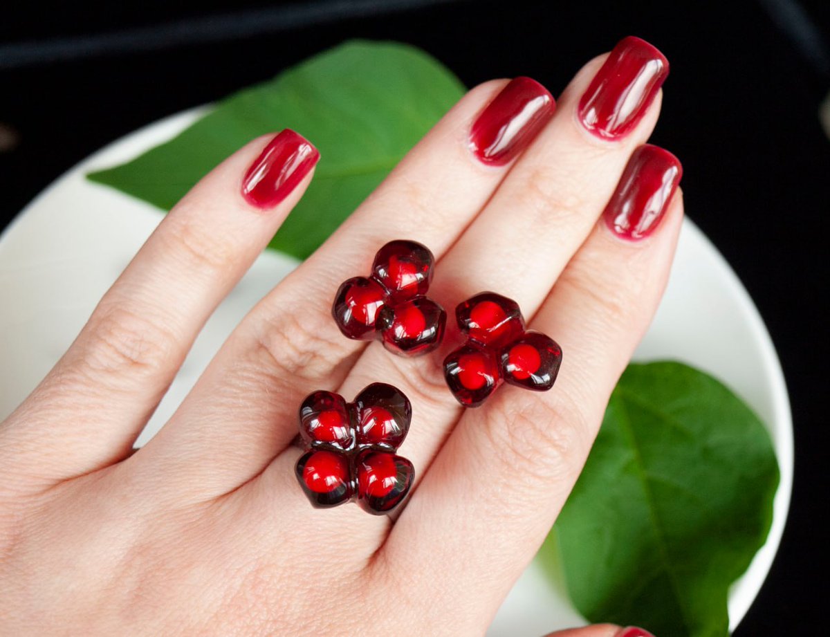 Придавлена котами tweet media