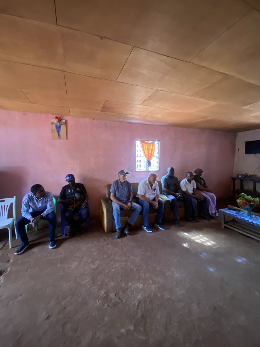 SODEPACmr's tweet photo. Descente sur le terrain et visite du site d’Afanloum avec l’équipe d’experts argentine. Elle a consisté premièrement à des salutations des autorités puis Prélèvements des sols. https://t.co/sEwepYrkuD