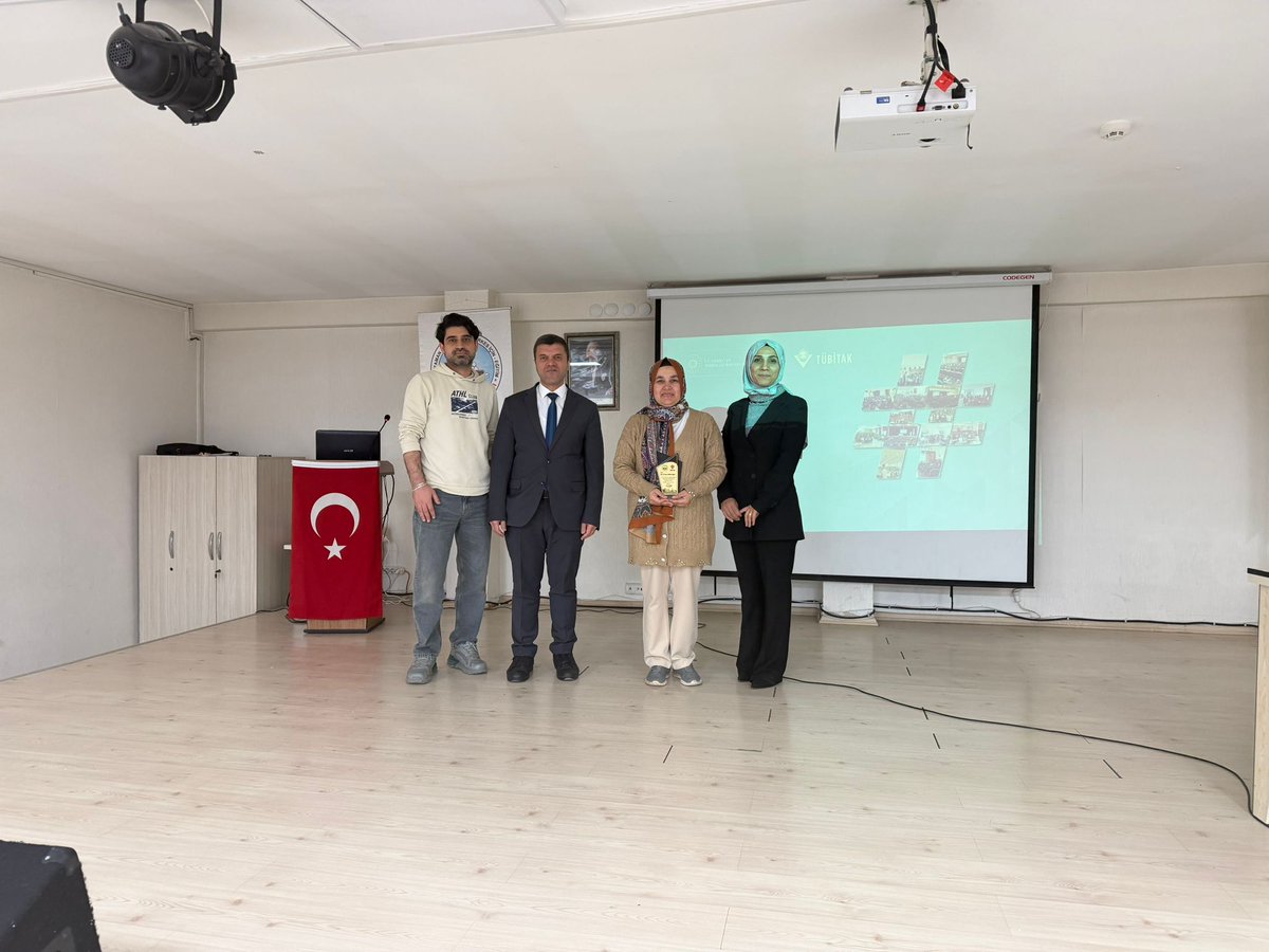 maucocukegitim's tweet photo. TÜBİTAK Bilim Söyleşileri Programı kapsamında, Merkez Müdür Yardımcımız Doç. Dr. Serap Toprak Döşlü tarafından “Yenilenebilir Enerji Nedir?” başlıklı bilim söyleşisi gerçekleştirildi. Gençlerimizde Bilimsel Farkındalığı artırmaya devam ediyoruz. 🌱@mardinartuklu https://t.co/yve7tF29zR
