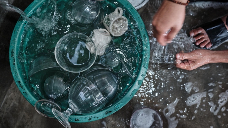 TheGwsp's tweet image. In Dumai 🇮🇩 #Indonesia, ~10K households now have reliable &amp;amp; affordable #CleanWater, replacing years of dependence on costly &amp;amp; unsafe water.

The @worldbankgroup-supported National Urban Water Supply Project is helping make it possible.
Check out the story: wrld.bg/i7be50YGHB2