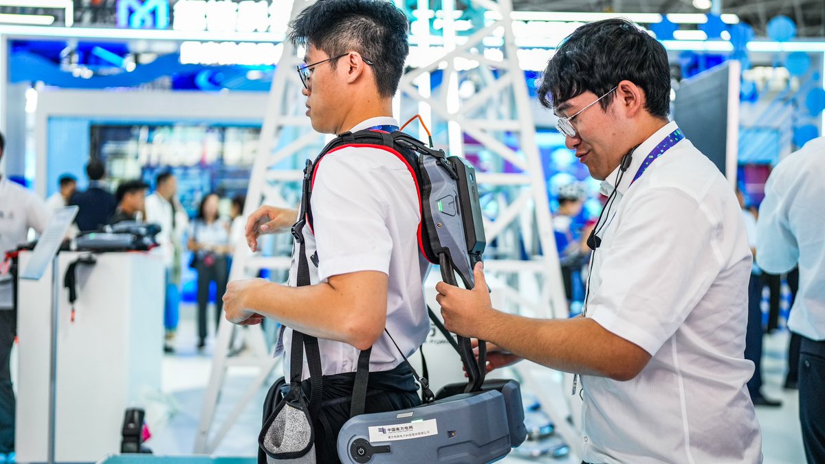 EDNewsChina's tweet photo. According to the "China Experience Economy Development Report (2025)", as of November 2025, the market size of China's experience economy has reached 18.4 trillion yuan, a year-on-year increase of 22.6%, leading the world in growth rate. https://t.co/b9V1lbc6kN