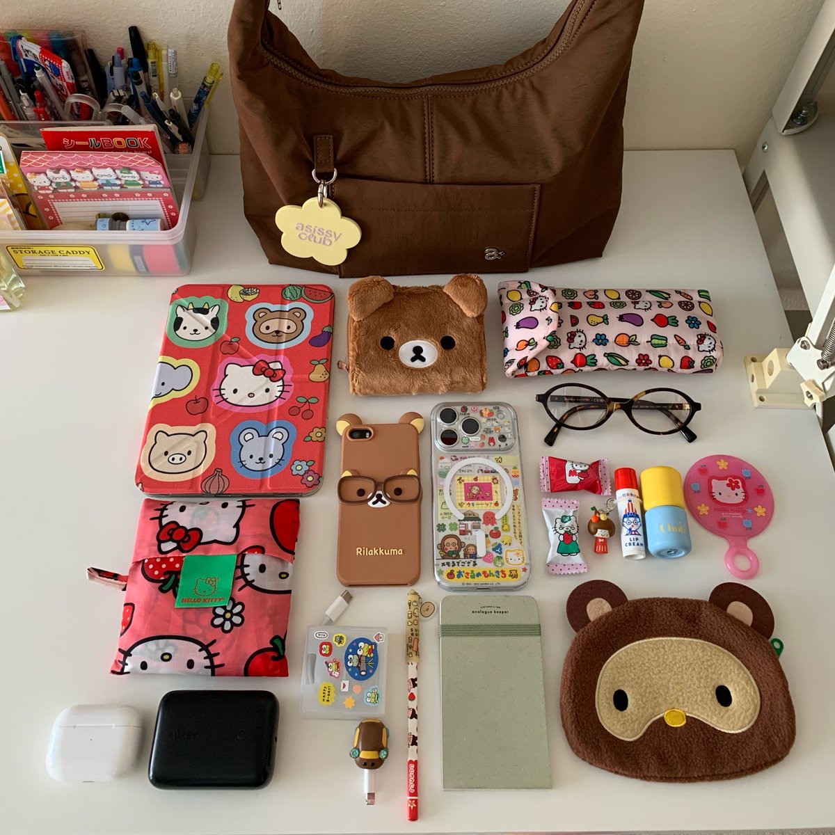 marauisxx's tweet photo. ✿⃣asissy. club
: ป้ายยาใบนี้ค้าบเป็นทรง Hobo bag ที่ใช่ได้บ่อย แมทได้หลายลุค จุของได้เยอะมากก!! ใส่ไอแพด 11’’ ได้ แ��มฟรี Flower Charm ด้านในมีช่องจัดระเบียบใส่ของจุกจิกไม่กระจัดกระจาย ผ้ากันน้ำ 100% ไม่ต้องดูแลเยอะใช้ได้นานและทนมากก (  ᐛ  و(و ˒˒ https://t.co/Tb9zXMcrsA