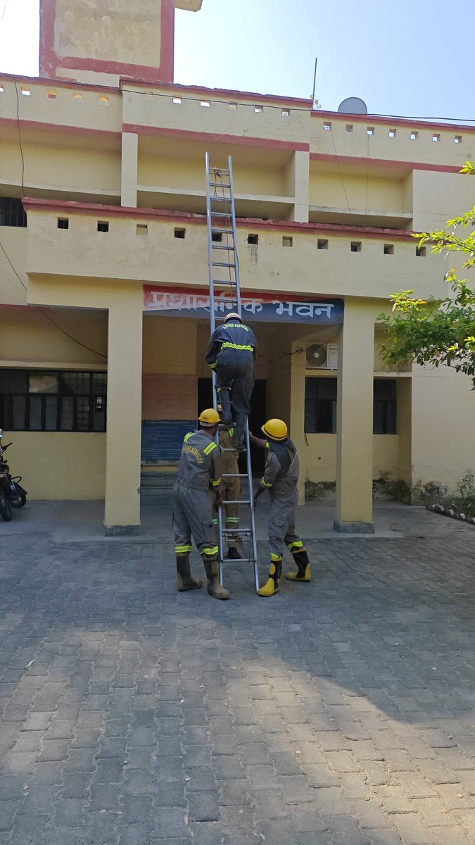 ADG महोदय, UPF&amp;ES के निर्देशानुसार दिनांक 10.04.2026 को जनपद के समस्त फायर स्टेशनों पर साप्ताहिक फायर ड्रिल(लेडर ड्रिल) का आयोजन कर उपकरणों के संचालन एवं आपदा प्रतिक्रिया का अभ्यास किया गया।
<a href="/fireserviceup/">Fire & Emergency Services Uttar Pradesh Police</a> 
<a href="/UPGovt/">Government of UP</a> 
<a href="/homeupgov/">Home Department, UP</a> 
<a href="/Uppolice/">UP POLICE</a> 
<a href="/dm_kannauj/">District Magistrate, Kannauj (Official)</a>