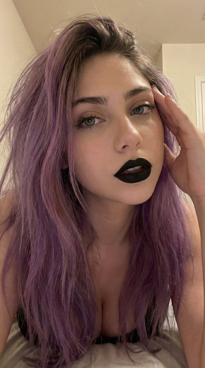Violet tweet media