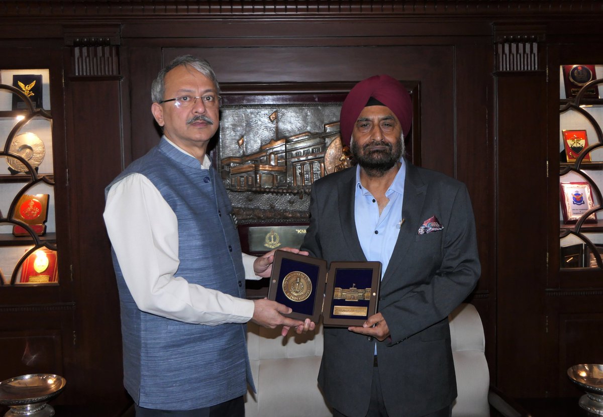 ndc_mod's tweet photo. Shri Rajinder Singh Bhatia, Chairman Defence Business Kalyani Group, delivered a talk on the topic ‘Nurturing India’s Defence Enterprise as a Public–Private Collaboration’ at NDC today. He underscored enhanced focus on higher indigenisation markers &amp; technology co-development. https://t.co/s8yunE2T5X