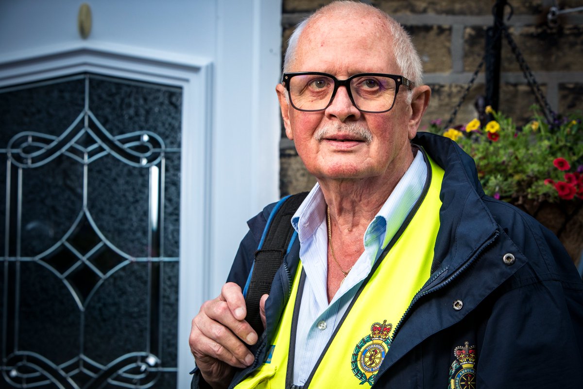 NHSNEY's tweet image. 📺Missed @BBCOne's #Ambulance on Wednesday?

Community First Responder Roy, a 74-year-old volunteer who has attended more than 3,500 incidents, inspired the nation.
 
Watch it back on @BBCiPlayer 👉bbc.co.uk/iplayer/episod…