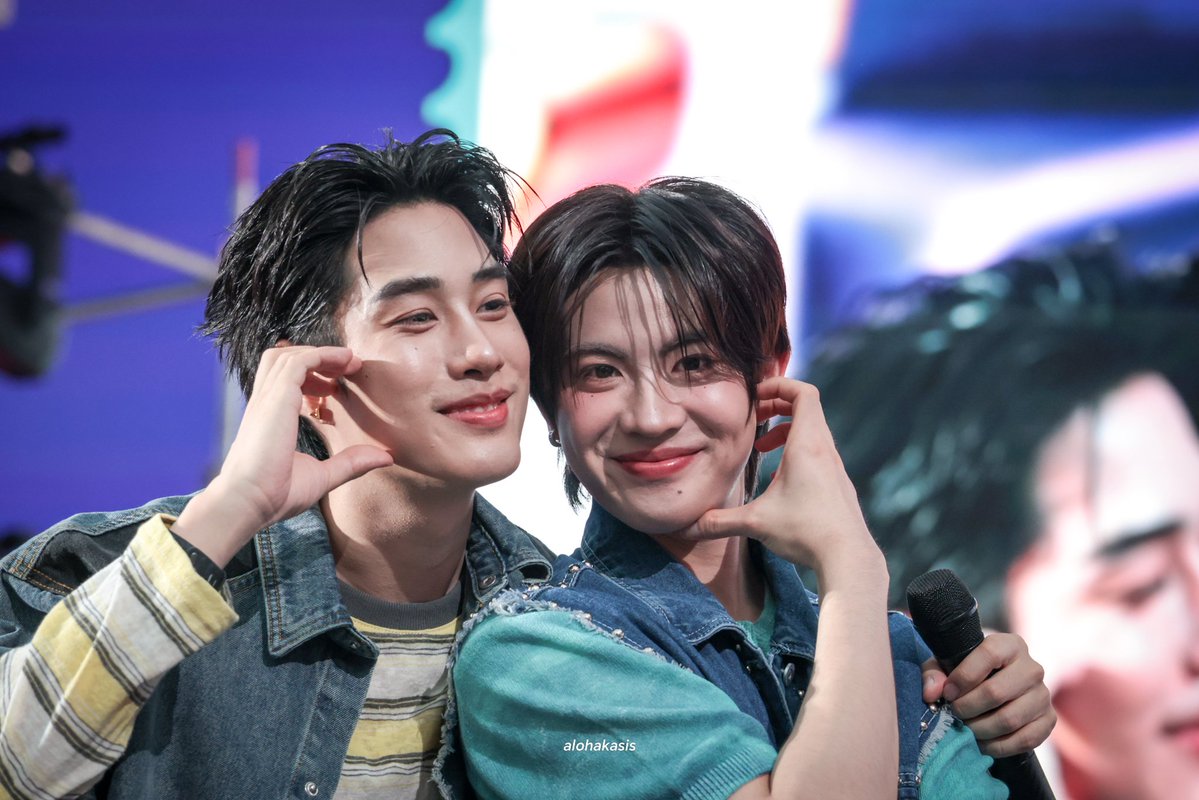 มีคนอวด💚🩷

SONGKRAN FEST26 WITH TFO

#KingPowerSongKranxTleFirstOne
#KingPowerSongkran2026
#TleFirstone #เติ้ลเฟิร์สวัน
#TLE_mtm #FirstOne