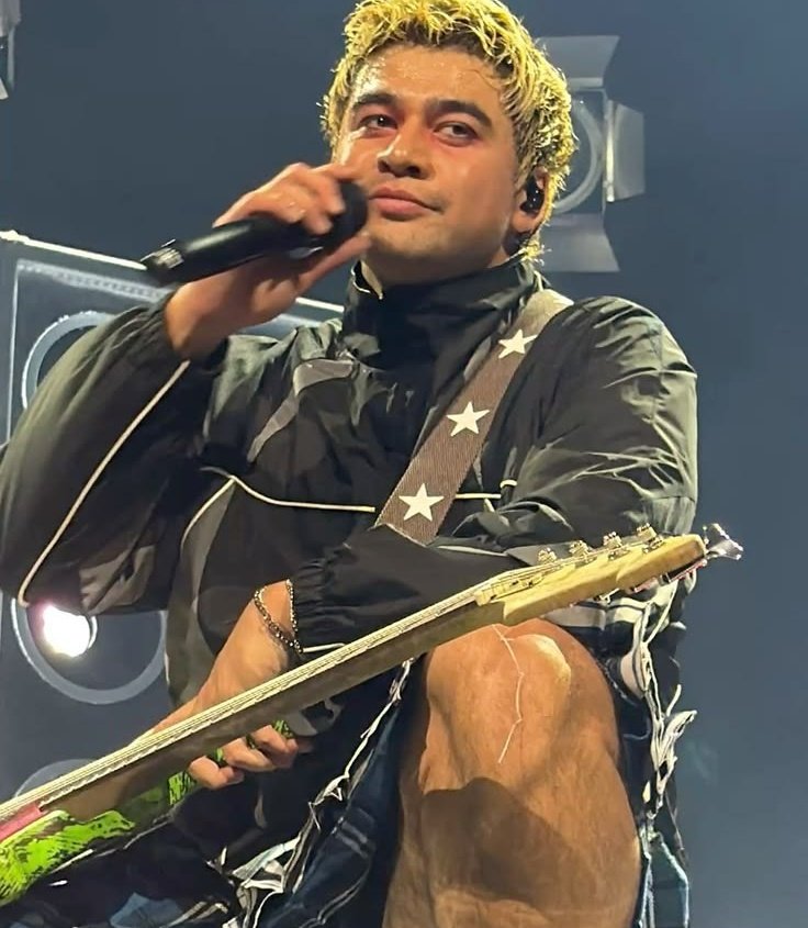 iva is a ☆ tweet media