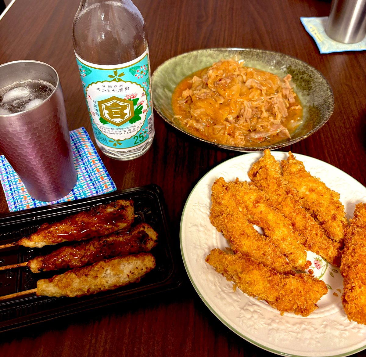1週間お疲れ様でした🍺
今週は何だか疲れたので、お肉ばかりの晩酌です💦

・キンミヤ焼酎(炭酸割り)
・玉ねぎ多めプルコギ
・つくね串(スーパーアオキ)
・但馬の味どり チキンスティックフライ(与謝野町・クッチーニさん)

今日は早く寝て、ゆっくり休もうと思います！

#晩酌
#X晩酌部
#キンミヤ焼酎