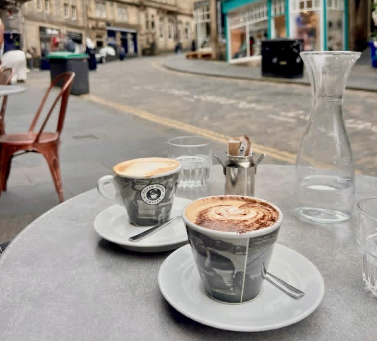 delduduit's tweet image. Good morning. 
I love  Edinburgh.  🏴󠁧󠁢󠁳󠁣󠁴󠁿 

Be kind to one another, tenderhearted, forgiving one another, as God in Christ forgave you.
- Ephesians 4:32 ☕️☕️
#FridayBlessings #coffee