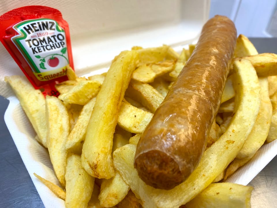 MiddiesChippy's tweet photo. It’s FriYAY! Grab a battered sausage and chip to kick off the weekend - perfect with Ketchup.

#MiddiesChippy #gainsborough https://t.co/x81BV22Dg9
