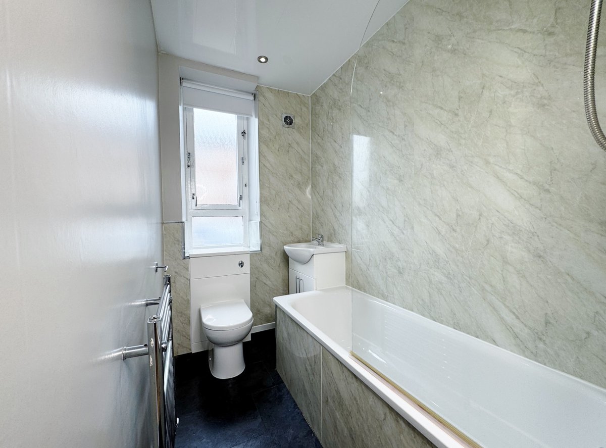 LookingToRent1's tweet photo. Available Monday

1 Bedroom Flat To Let, Earl Street, Whiteinch, Glasgow, G14 0DG

Further information will be available soon on social media and https://t.co/8saQ5tTAis

LARN1908034

#lookingtorent #propertymanagement #lettingagentglasgow #glasgowlettingagent #whiteinch https://t.co/IrAOnclWbZ
