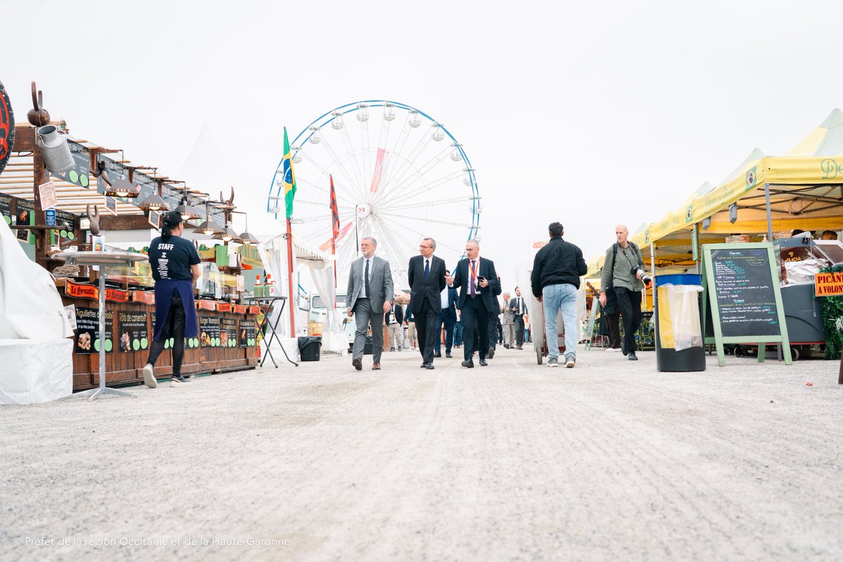 PrefetOccitanie's tweet image. #Événement | Foire Internationale de Toulouse 🎏

Ce vendredi 10 avril, Pierre-André Durand, @PrefetOccitanie, a participé à l’inauguration de la 93e édition de la Foire Internationale de Toulouse au MEETT.

Synonyme d’animation, d’échanges, de rencontres, la Foire internationale
