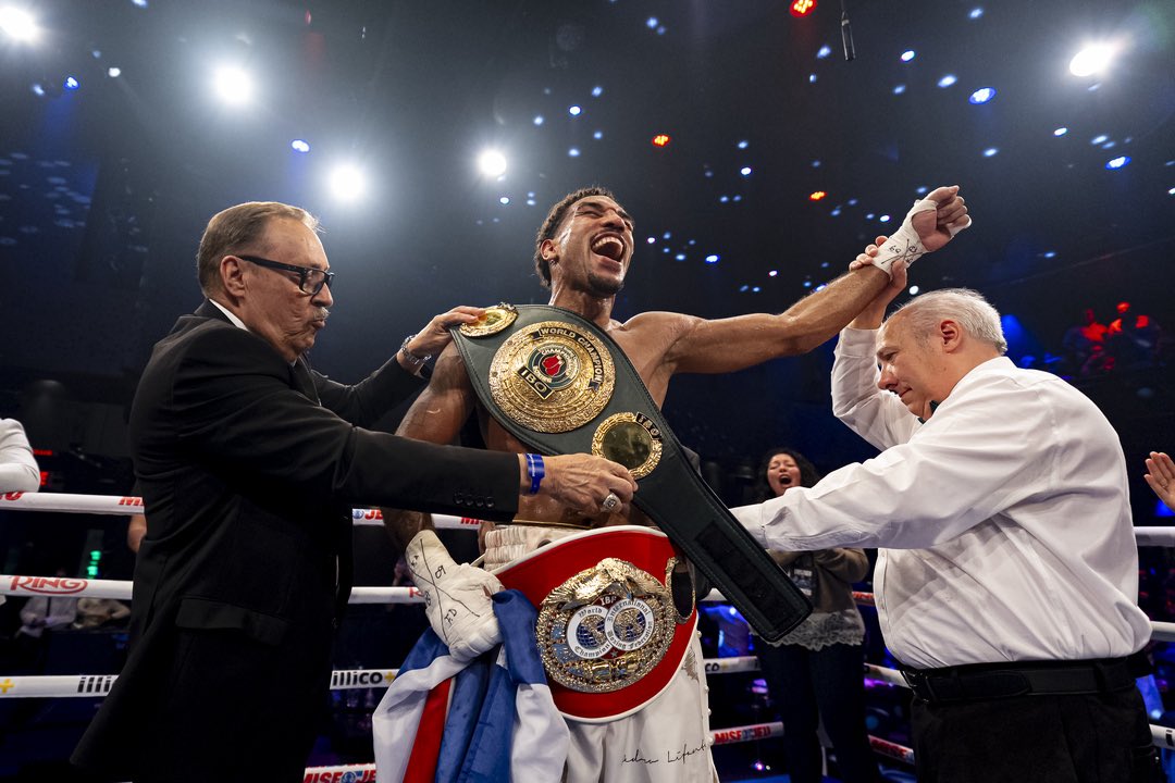 BoxingNewsQC's tweet photo. 📰ACTUALITÉ: Osleys Iglesias honore la promesse faite à sa mère 

À lire ici➡️https://t.co/WBRUzsRMNq

#IglesiasSilyagin | #BoxingNewsQC https://t.co/lHUIEgfJe8