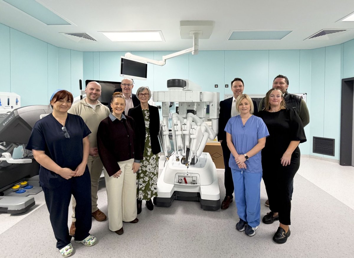 UKSurgeons's tweet photo. Altnagelvin Hospital Theatres welcome new state-of-the-art surgical robot https://t.co/H7KEuyQU4B #UKsurgeons #roboticsurgery https://t.co/jSaOUSPtrM