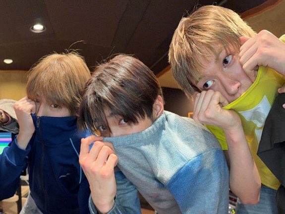 vievie is RED tweet media