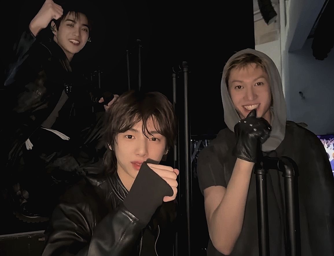 vievie is RED tweet media