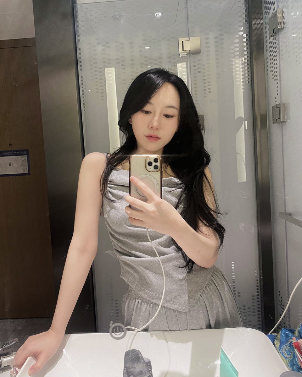 Silly Silky tweet media