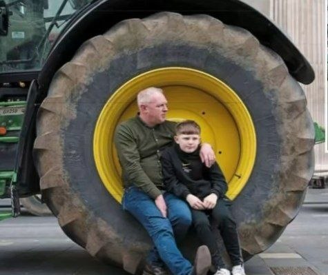 Tommy Robinson 🇬🇧 tweet media