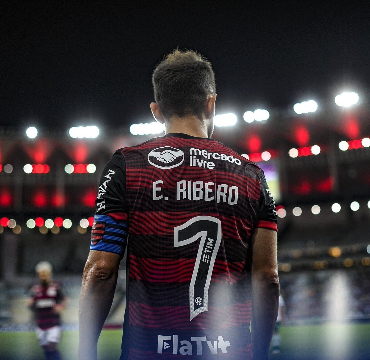 filipinholuis_'s tweet photo. "Se dei a alguém 1% da felicidade que esse clube me deu, já valeu a pena! 
se ajudei a mudar a vida de um torcedor sequer, sinto que retribui o que o Flamengo me fez" - Everton Ribeiro

FELIZ ANIVERSÁRIO ÍDOLO ❤️🖤 https://t.co/p2iMYbOgpL