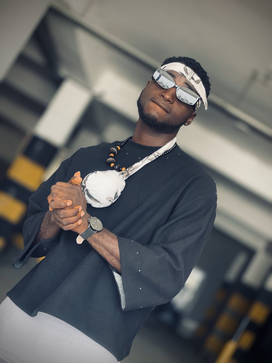 I want to see what will happen if i didn’t give up.

AEROPLANE ✈️  (Viral Video) now available on YouTube.

Watch n Share here: ffm.to/peekhenny-aero…