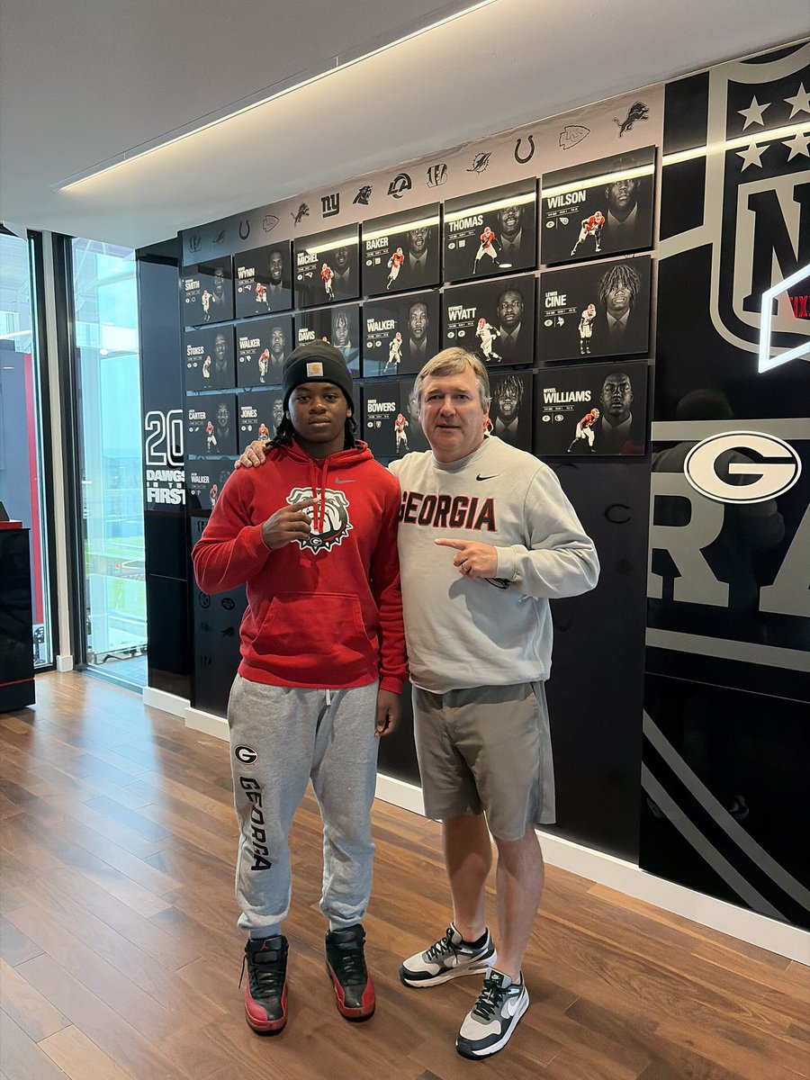 CalwiseSr1982's tweet photo. @K_hartsfield3 class of 28 at UGA practice @KirbySmartUGA
@ChadSimmons_ @adamgorney @D1RecruitNation @SWiltfong_ @CoachSkelton06 @CalwiseSr1982 @RecruitGeorgia @CovNewsSports @bsa28_
#NEWTONBOYZ #Outworkeverybody ALL GLORY TO GOD #LLKAM #LLJB https://t.co/JGYkAj5FTP