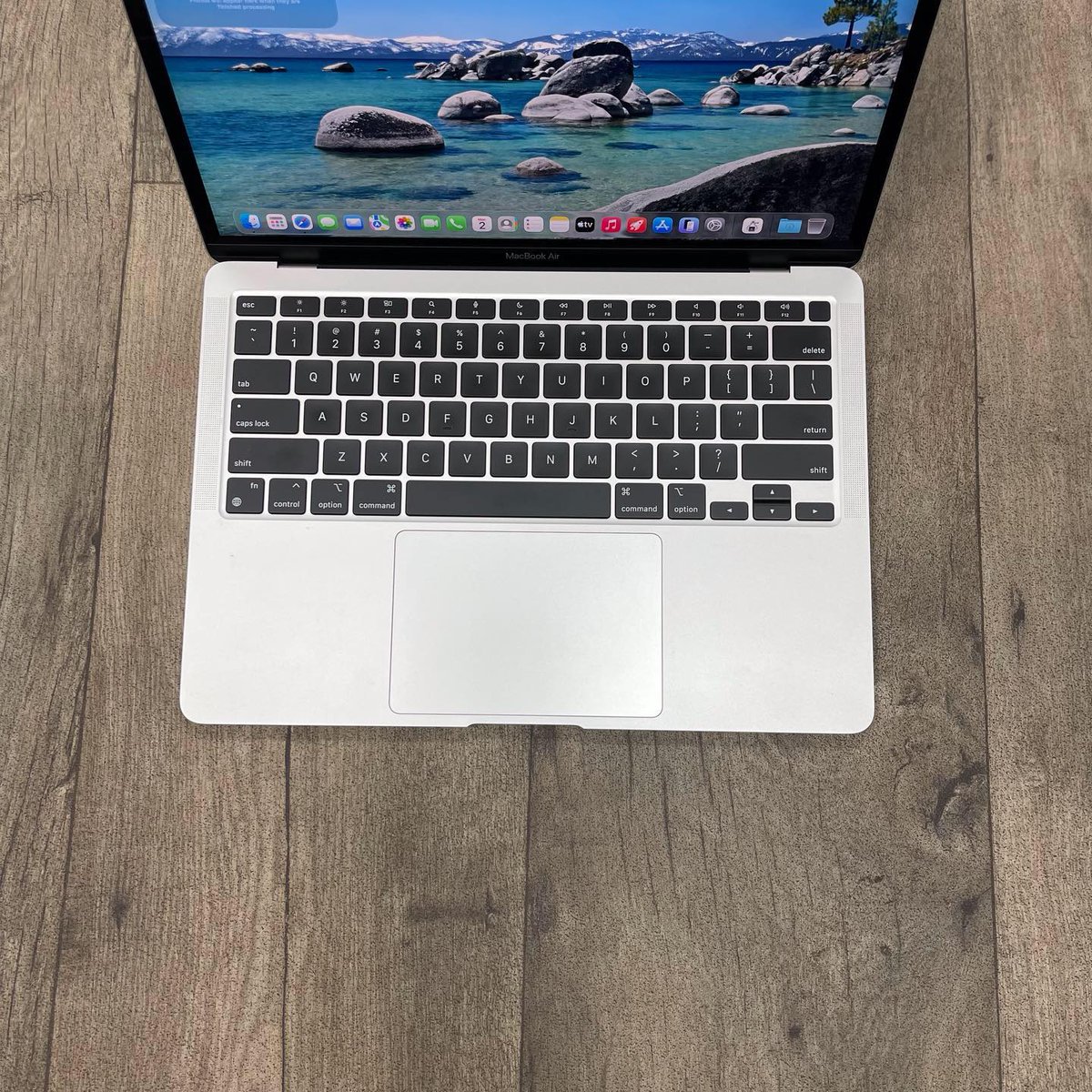 LaptopsArena's tweet photo. 2020 Macbook Air 13″ M1 Chip 8GB 256GB with Touch ID –Silver-Clean as New
KES 64,999.
•13.3” 2560x1600 Retina Display
•7-core GPU, 8-core GPU
•16 Core Neutral Engine
•M1 Chip processor
•8GB unified memory
•256GB SSD storage
• Backlit Magic Keyboard – US English
• Touch ID Force Touch trackpad
• Two Thunderbolt 3 ports
Battery Capacity:85%
Call 0721763763
#laptopsarena #apple #macbookpro13 macbookair
