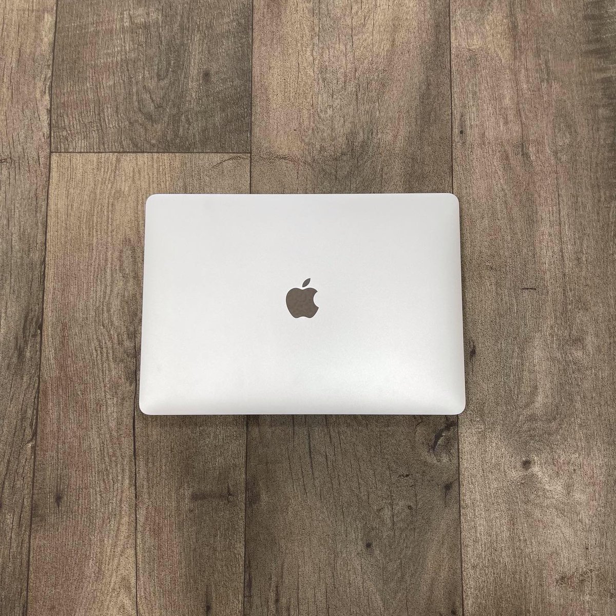 LaptopsArena's tweet photo. 2020 Macbook Air 13″ M1 Chip 8GB 256GB with Touch ID –Silver-Clean as New
KES 64,999.
•13.3” 2560x1600 Retina Display
•7-core GPU, 8-core GPU
•16 Core Neutral Engine
•M1 Chip processor
•8GB unified memory
•256GB SSD storage
• Backlit Magic Keyboard – US English
• Touch ID Force Touch trackpad
• Two Thunderbolt 3 ports
Battery Capacity:85%
Call 0721763763
#laptopsarena #apple #macbookpro13 macbookair