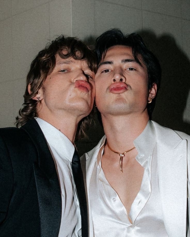 bom dia vidinhassss!!! graças a Deus hoje já é sexta-feira 💞💞

hudcon bicudinhos pra vocês