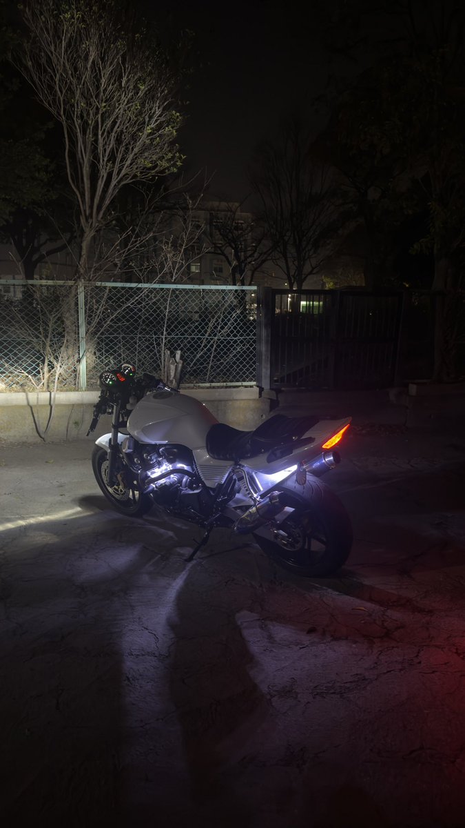 友達とかに死んだらかなしいよ、、とか言われるとバイク乗りたくなくなる。