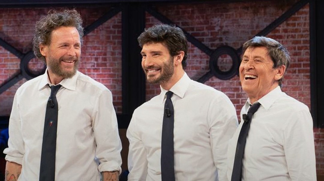 In questo momento è impossibile non immaginare che dietro a questa puntata speciale di #AffariTuoi non ci sia altro. Sulla carta sarebbe un terzetto interessante per #Sanremo2027. Questa sera bisognerà però vedere come funzionano alla prova dei fatti.