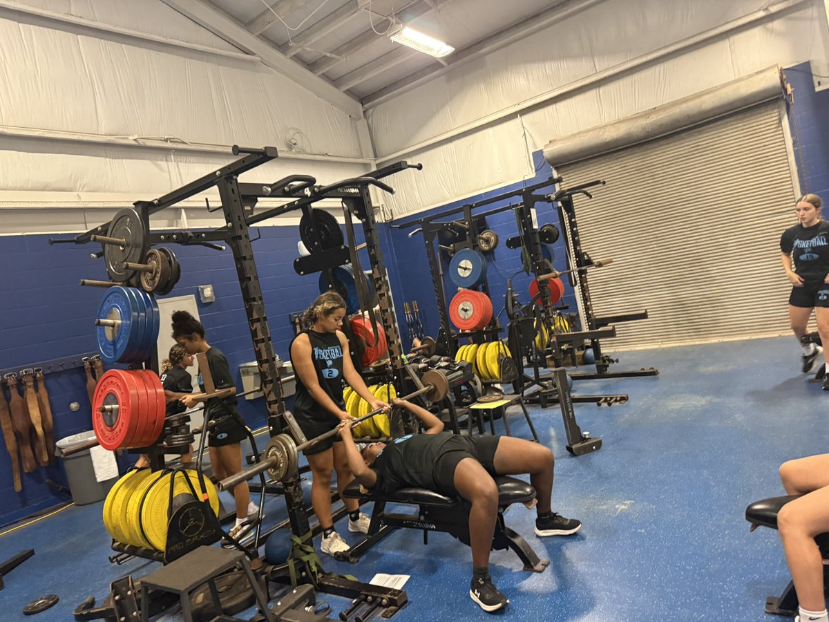CoachJDLuster's tweet photo. What you reward, is what you get more of. Breakfast Tacos the hard work in the weight room this week. Continue to keep getting better each and everyday girls! 🏀🏴‍☠️ @ladybuchoops 

#WhereYaFrom
#F5(https://t.co/0l9THLV8RU)

POTW: Emma Collins 🏆 https://t.co/DLubEyxN94