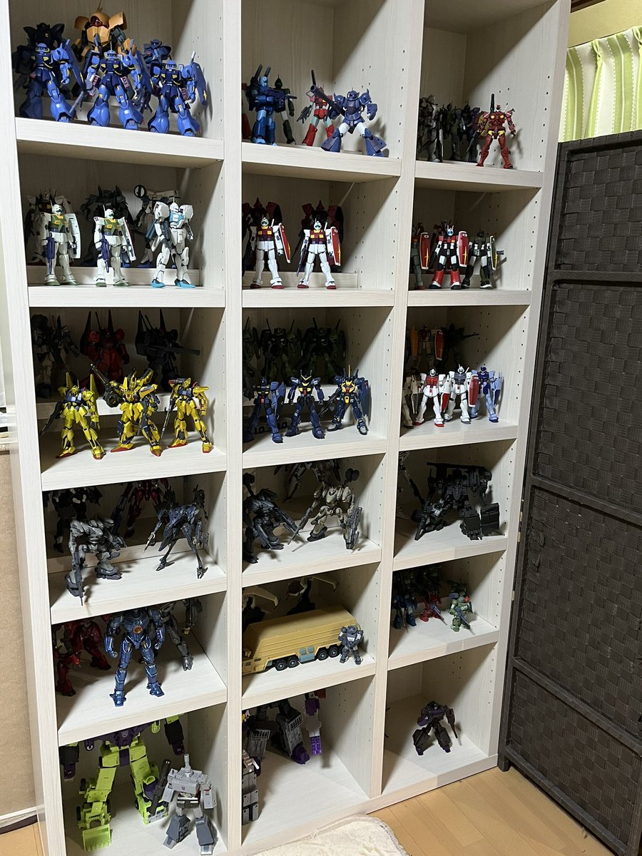 ロボメインの棚にしました
