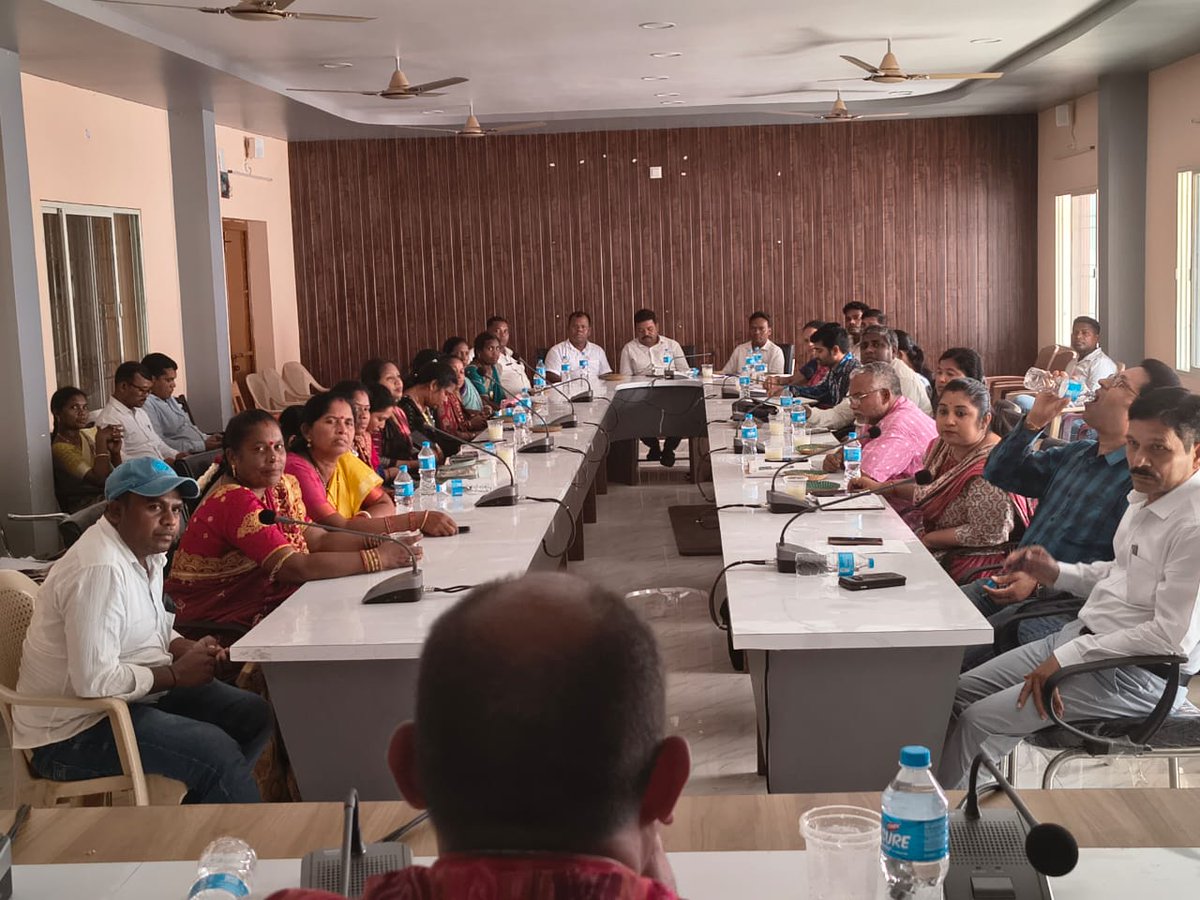 Ramanaguda_PS's tweet photo. ପଞ୍ଚାୟତ ସମିତି ବୈଠକ, ରାମନାଗୁଡା - ବିଭାଗୀୟ ଅଧିକାରୀ, କ୍ଷେତ୍ର କର୍ମଚାରୀ ଓ ଲୋକ ପ୍ରତିନିଧିଙ୍କ ସଦୟ ଉପସ୍ଥିତିରେ ରାମନାଗୁଡା ପଞ୍ଚାୟତ ସମିତି ବୈଠକ ଗୃହରେ ଅନୁଷ୍ଠିତ ହୋଯାଇଅଛି । @CMO_Odisha  @PRDeptOdisha @ZP_Rayagada @DM_Rayagada https://t.co/GORvjd1fuT