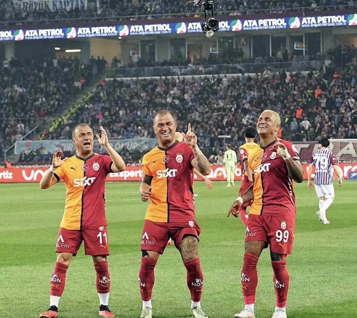 batuzin🇹🇷#Buruk tweet media