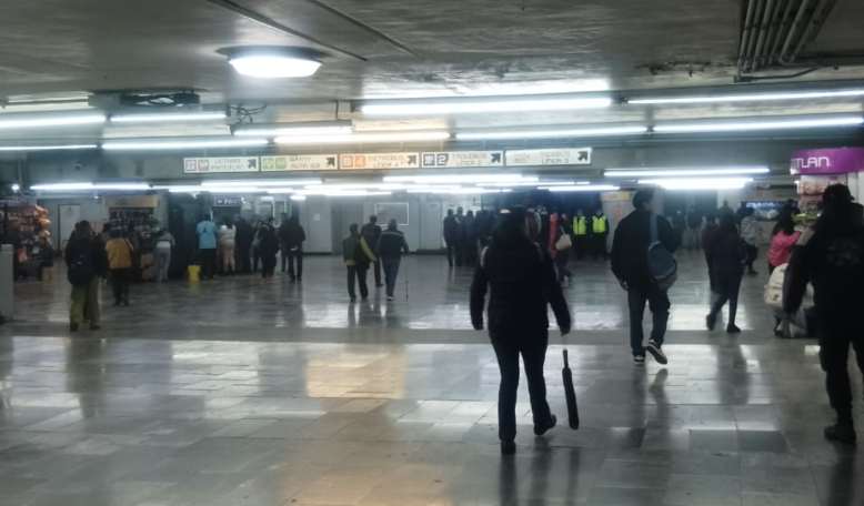 MetroCDMX's tweet image. #MetroAlMomento: 

Se registra buen avance y circulación constante de trenes en las Líneas 2, 3, 5, 8, A y B

Las Líneas 1, 7 y 12  presentan afluencia alta, lo que puede generar mayores tiempos de espera en andenes y durante el abordaje de trenes. Personal del Sistema se