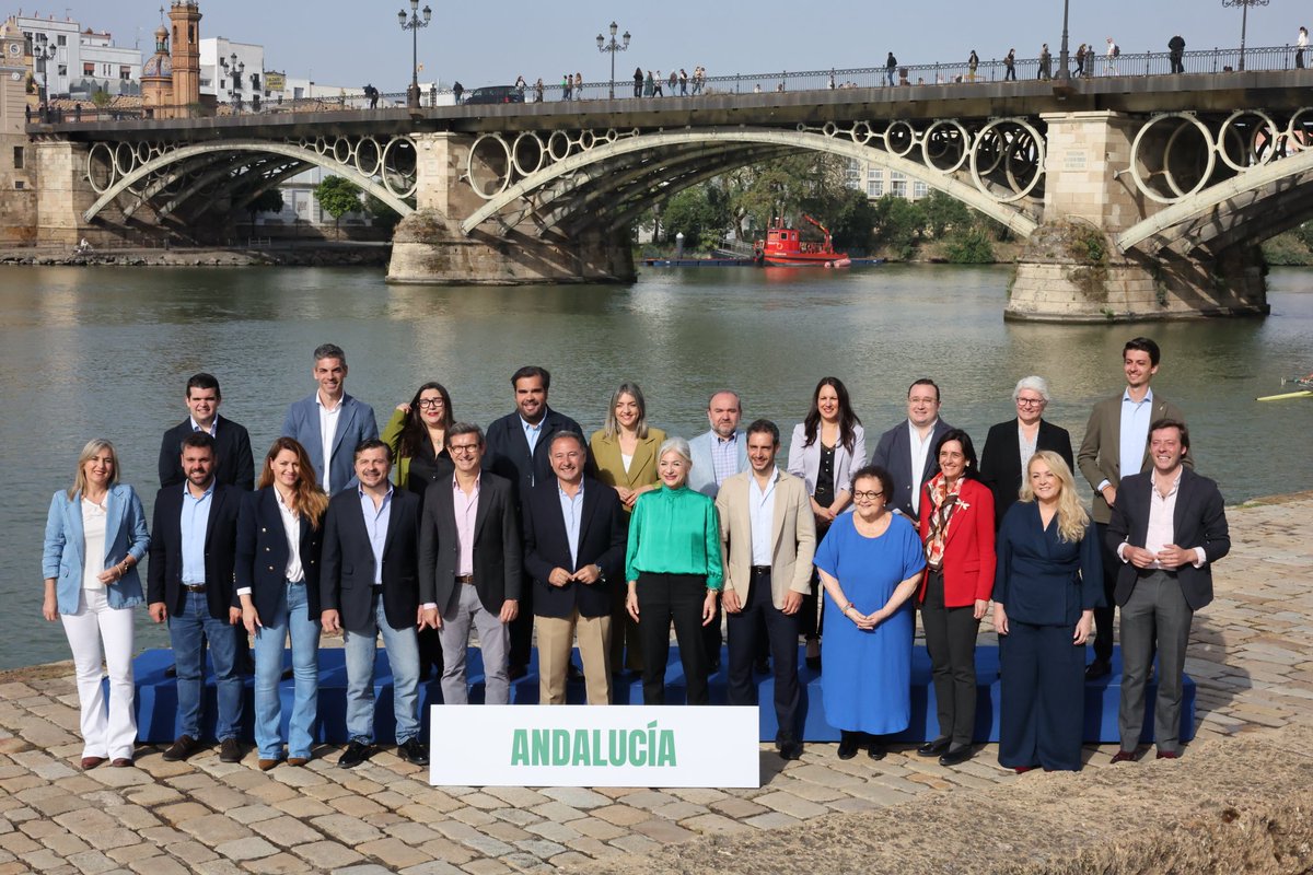 aaguileragalvez's tweet photo. Orgulloso de formar parte de la candidatura del PP de Sevilla para las próximas elecciones autonómicas del #17M. 

#AndalucíaAvanza gracias a las políticas de @JuanMa_Moreno. Sigamos juntos por el camino de la estabilidad. 

#JuanmaPresidente https://t.co/VcwFuK8Md4