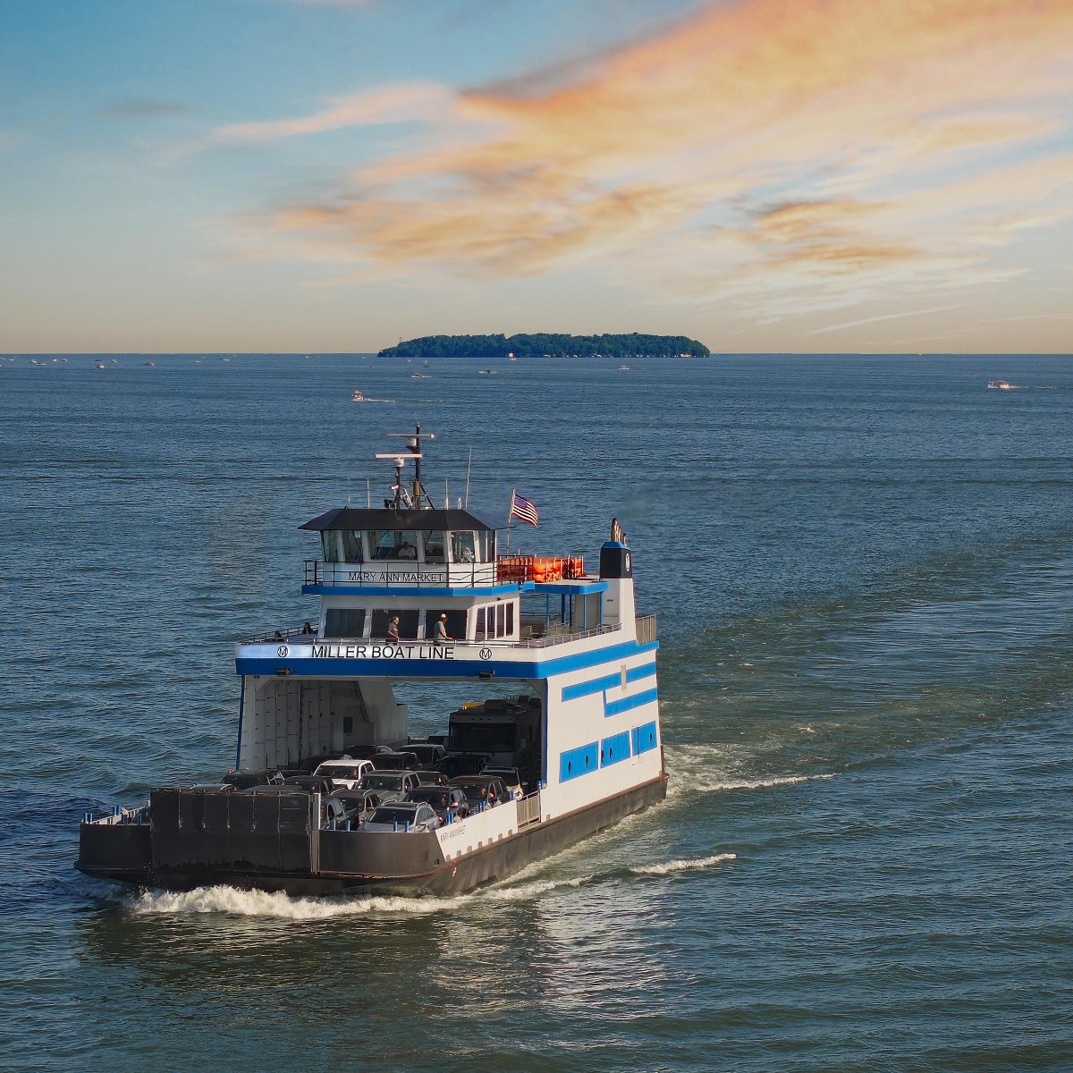 Happy Friday! Sending #lakeerielove on #FF to <a href="/WEWS/">News 5 Cleveland</a> <a href="/Lorain365/">Lorain365</a> <a href="/Ohio_Tourism/">My Ohio Fun | Ohio Tourism</a> <a href="/kingdella55/">Della King👽</a> <a href="/Jonesls/">Linda Jones</a> <a href="/GroupTravelMac/">GroupTravelMac</a> <a href="/NWOhioWeather/">NW Ohio Wx</a> <a href="/bverbiak/">Bob Verbiak</a> <a href="/ImFromCle/">I'm From Cleveland</a> @StormsonErie @Marty43452 <a href="/ImagesNorth/">North Coast Aerial Images</a> <a href="/stonelab/">Stone Laboratory</a> <a href="/ginthegin/">Ginny</a> <a href="/ReelBar/">Reel Bar</a> <a href="/pibdaily/">Put-in-Bay Daily</a> <a href="/SeenInOH/">Seen In OH</a> <a href="/OhioHistory/">Ohio History Connection</a> <a href="/TheBlaineBishop/">Blaine Bishop</a>