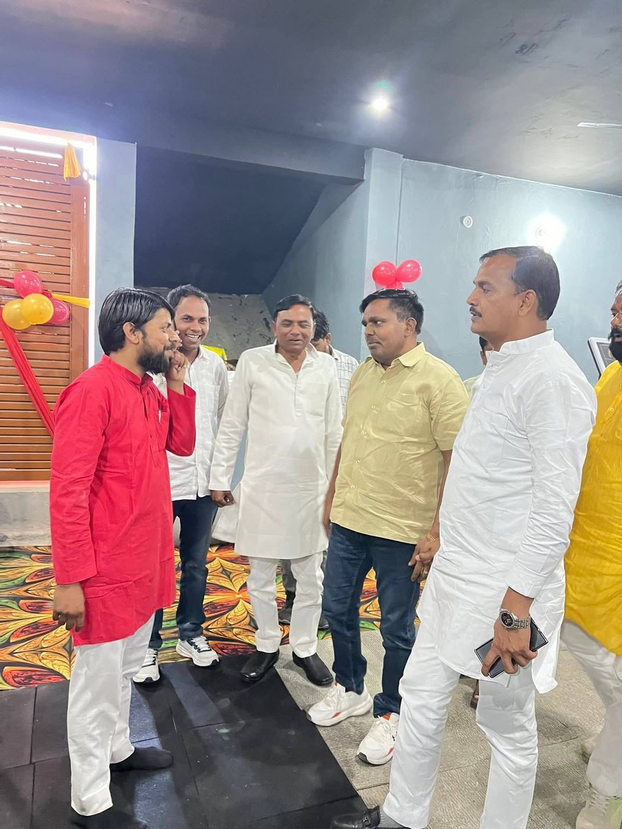 आज नवाबगंज टोल प्लाजा स्थित छोटे भाई जयदीप यादव जी के नवीन प्रतिष्ठान युवराज फिटनेस क्लब के शुभारंभ में उपस्थित होकर शुभकामनाएं प्रेषित की|