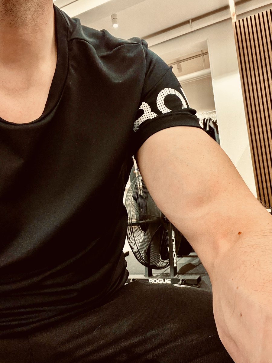 Samjamri's tweet photo. This is what #natural #fit looks like without filters or posing.
Be yourself.
#fitover40 #naturalbodybuilding #muscle https://t.co/vCD5VPfHqY