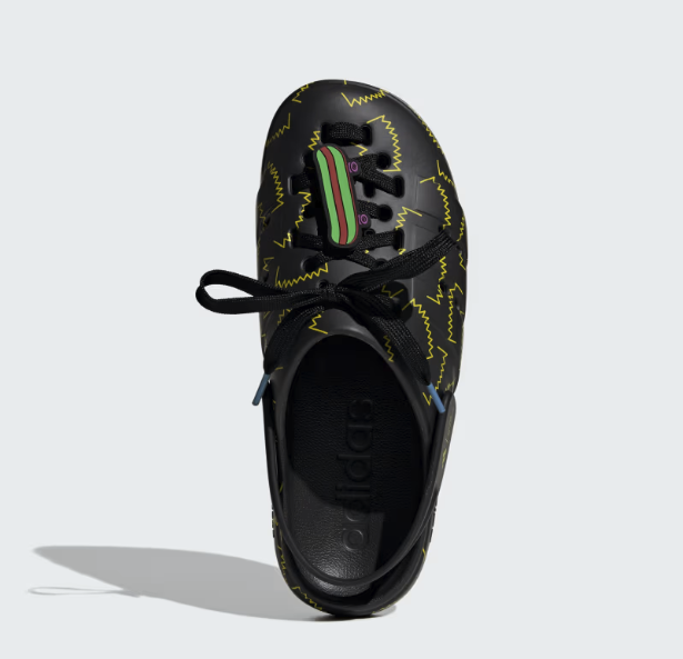 Heskicks tweet media