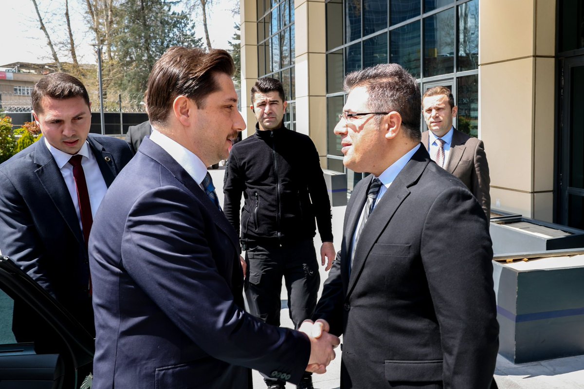 ctekurumsal's tweet photo. Adalet Bakan Yardımcımız Sayın Burak Ceyhan, Genel Müdürlüğümüzü ziyaret ederek yürütülen çalışmalar hakkında bilgi aldı.

Genel Müdürümüz Çelebi Yılmaz tarafından karşılanan Bakan Yardımcımız; devam eden projeler, modern infaz yönetimi ve kurumsal hedeflerimize ilişkin değerlendirmelerde bulunarak önümüzdeki döneme ilişkin vizyon ve beklentilerini paylaştı.

Bakanlığımızın belirlediği yüksek hizmet standartlarını hayata geçirmek ve infaz sistemimizi daha ileriye taşımak için çalışmalarımızı sürdürüyoruz.

Nazik ziyaretleri ve değerli katkıları için Sayın Bakan Yardımcımıza şükranlarımızı sunarız.