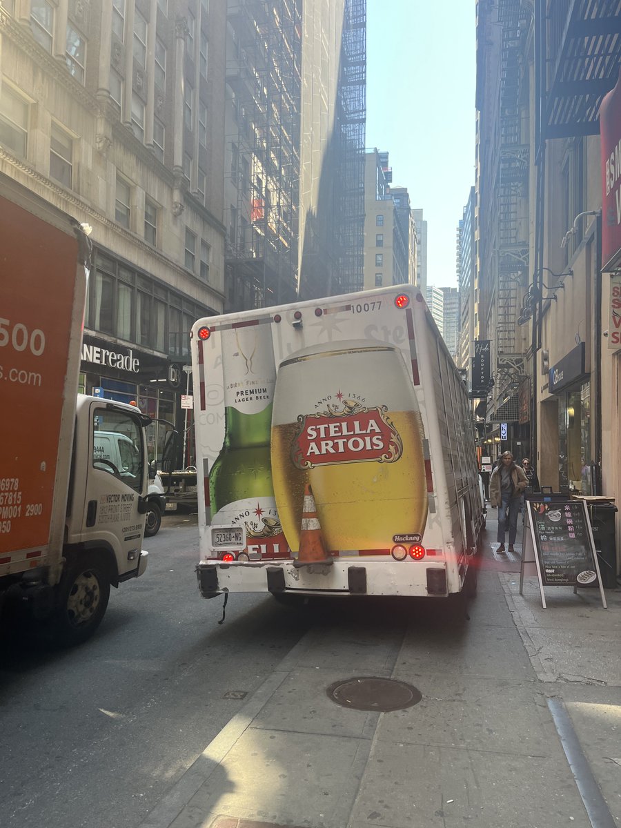 mmdevoe's tweet image. Find the curb!! #nyc #ilovemyc #nycproblems #downtownnyc #yourdailyweird
