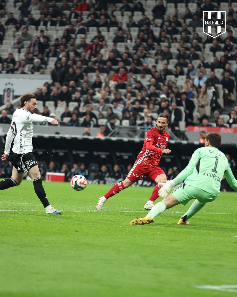 📸Orkun Kökçü’nün gol vuruşu anı.