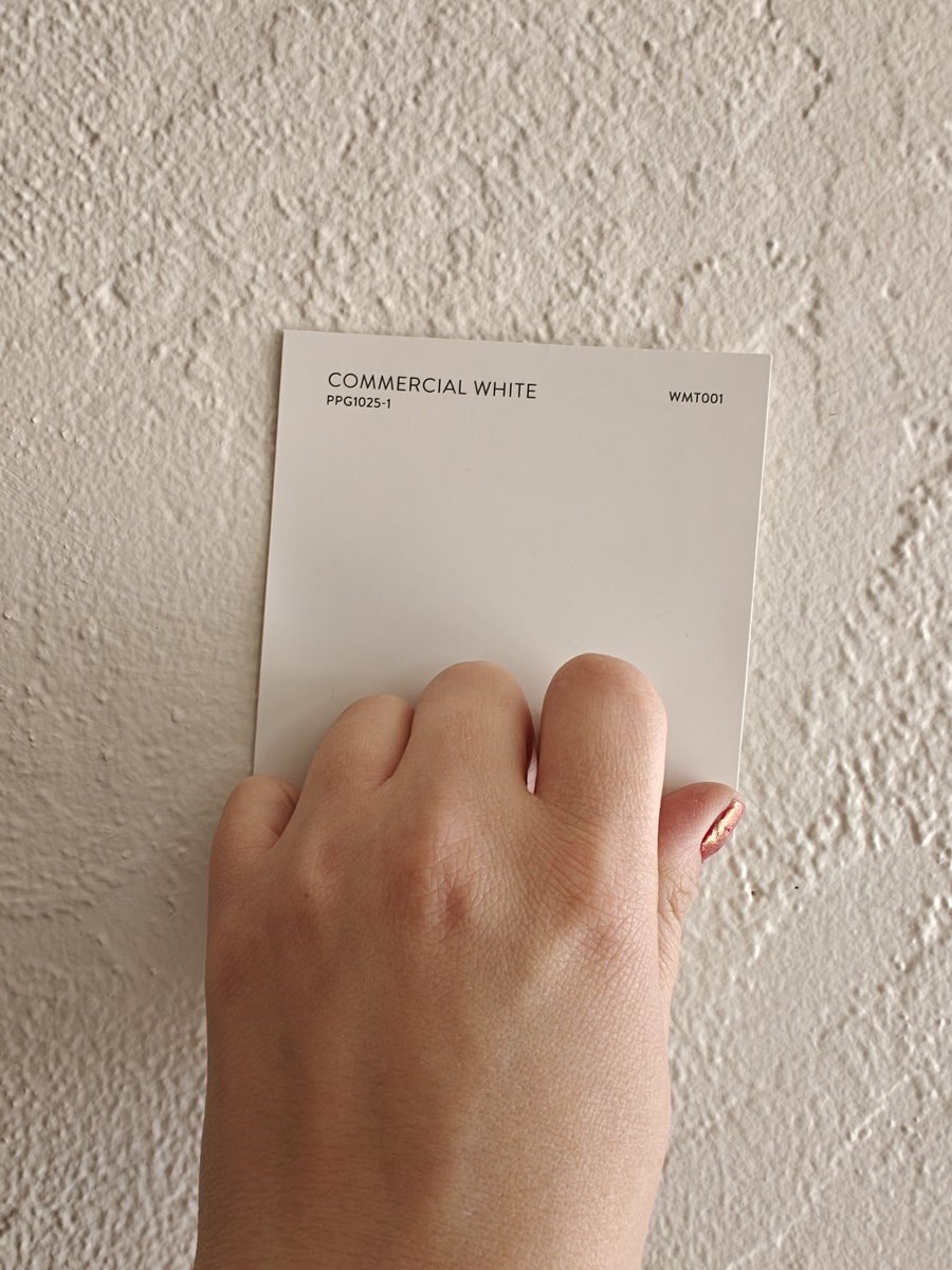 Miss_Calypso22's tweet image. To my lovely men that follow me I need help 😭😭 does this look like a good white to use for my walls ????? (For wear and tear spot treatment) #fyp #MenOfTwitter #halp