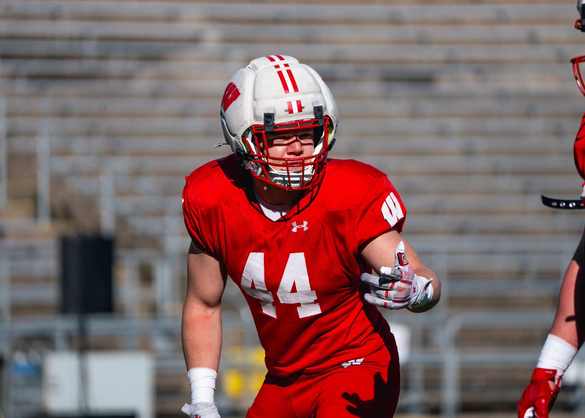 Wisconsin Football tweet media