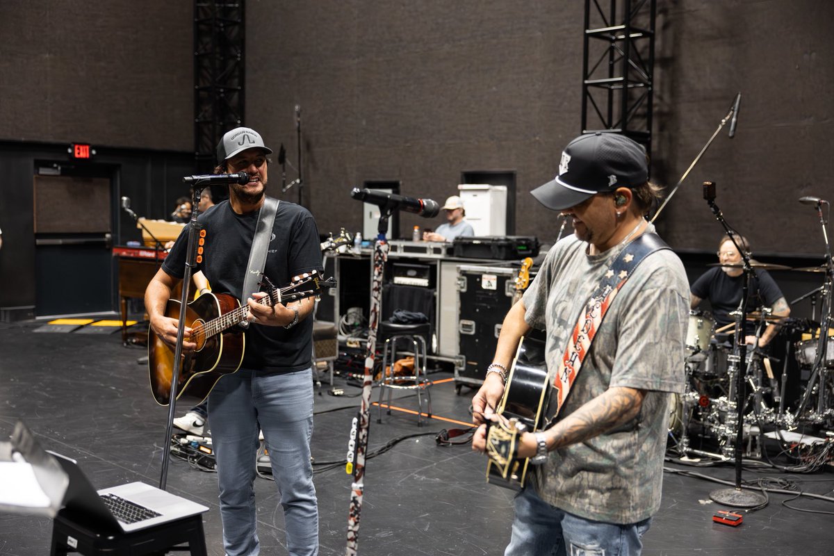 Luke Bryan tweet media