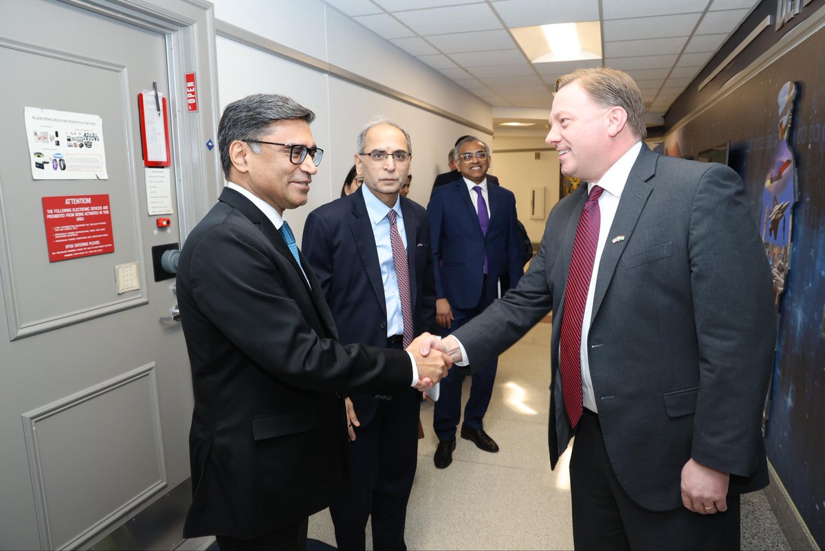 Agni_Yatra's tweet image. 🔹#Inde 🇮🇳/#USA 🇺🇸🔹

Visite du secrétaire aux Affaires étrangères indien, Vikram Misri, aux États-Unis où il a notamment rencontré :
🔸Marco Rubio, secrétaire d'État
🔸Elbridge Colby, sous-secrétaire à la Défense
🔸Mike Duffey, sous-secrétaire à la Défense chargé des